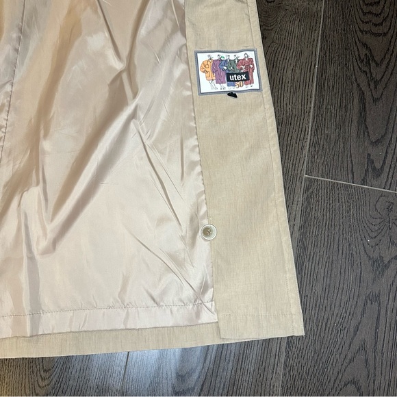 Utex Design Long Trench Coat Lightweight Lined Belt Tan Padded Shoulders Sz 16 - Picture 11 of 16